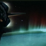 L’équipage de la navette spatiale Discovery prit cette image d’aurores australes depuis l’orbite terrestre en 1991