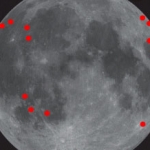 Chaque point rouge indique le point de chute d'une météorite sur la Lune depuis novembre 2005
