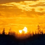 Une précédente éclipse de minuit photographiée dans le nord de la Suède le 31 juillet 2000. L'éclipse de ce soir sera deux fois plus profonde.
