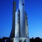 La maquette grandeur nature de la fusée Ariane 5 à la Cité de l’Espace.