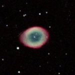 La nébuleuse planétaire M57 photographiée par des astronomes amateurs du Nord de la France à travers un télescope de 22,5cm (posé 1h40 quand même !).