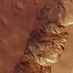 Gigantesque escarpement dans Melas Chasma