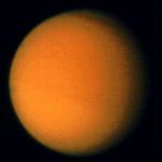 Le satellite Titan vu par la sonde Voyager 2.