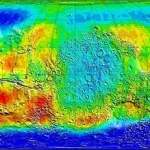 Sur cette carte de Mars en fausses couleurs, les sols riches en hydrogène apparaissent en bleu. Source : spectromètre neutron de Mars Odyssey.