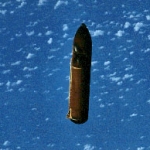 Chute du réservoir externe saisie par l'équipage de la mission STS-54 en janvier 1993