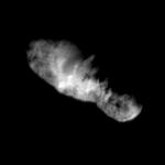 Image à haute résolution du noyau de la comète Borrelly vu par Deep Space 1. Cette « quille géante » mesure 8 kilomètres dans sa plus grande dimension.