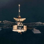 Vue d’artiste de Mariner 4 croisant dans l’espace interplanétaire.