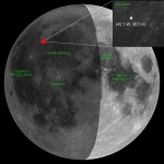 Le point rouge marque l’emplacement dans la Mer des Pluies du phénomène lumineux, probablement un impact de météorite, observé le 7 novembre 2005 sur la partie non éclairée de la Lune.