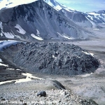 Vue aérienne du dôme de Novarupta réalisée le 29 juillet 1987