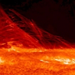 Eruption solaire dans la chromosphère surprise par le satellite japonais Hinode