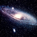 La grande galaxie d’Andromède. 90 % de sa masse nous reste invisible. Les naines blanches font-elles le poids ?