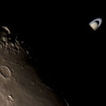 Occultation de Saturne par la Lune vue depuis le Nord de la France par Etienne Bonduelle, le 3 novembre dernier. Une simple Webcam placée derrière l'oculaire d’un télescope de 200 mm de diamètre. Impressionnant non ? Vous pouvez le faire…