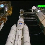 Ariane 4 un peu plus d'une heure avant son lancement ce matin, lors de l'éloignement des tours d'approvisionnement