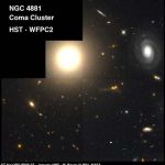 La galaxie elliptique NGC4881 est l'objet le plus brillant, en haut à gauche