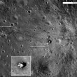 Cette vue du site d’atterrissage d’Apollo 17, dans la vallée de Taurus Littrow, est la meilleure jamais prise depuis l’espace. Cette image à haute résolution a pu être réalisée en profitant du fait que la sonde lunaire LRO ne se trouvait qu’à 22 kilomètres au-dessus du site. 