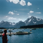 Image prise en 1972 dans le Wyoming lors de la traversée dans l'atmosphère d'un corps céleste sans doute très semblable à celui qui a explosé le 22 avril 2012. Celui-ci avait eu plus de chance puisque, arrivé de façon tangentielle, il était reparti dans l'espace après avoir vu sa trajectoire fortement infléchie.