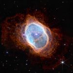 Cataloguée sous la référence NGC 3132, la nébuleuse de l'Anneau austral est une nébuleuse planétaire, le linceul d'une étoile mourante semblable au soleil.