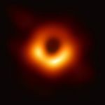 La première image d'un trou noir révélée par l'EHT le 10 avril 2019