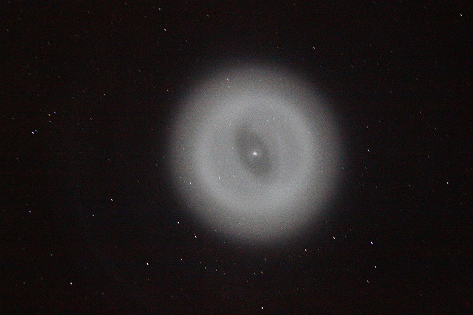 Le mystérieux halo lumineux observé depuis la Réunion était en fait le nuage de carburant vidangé par l\'étage supérieur d\'un lanceur Falcon 9 parti une heure plus tôt de la base californienne de Vandenberg