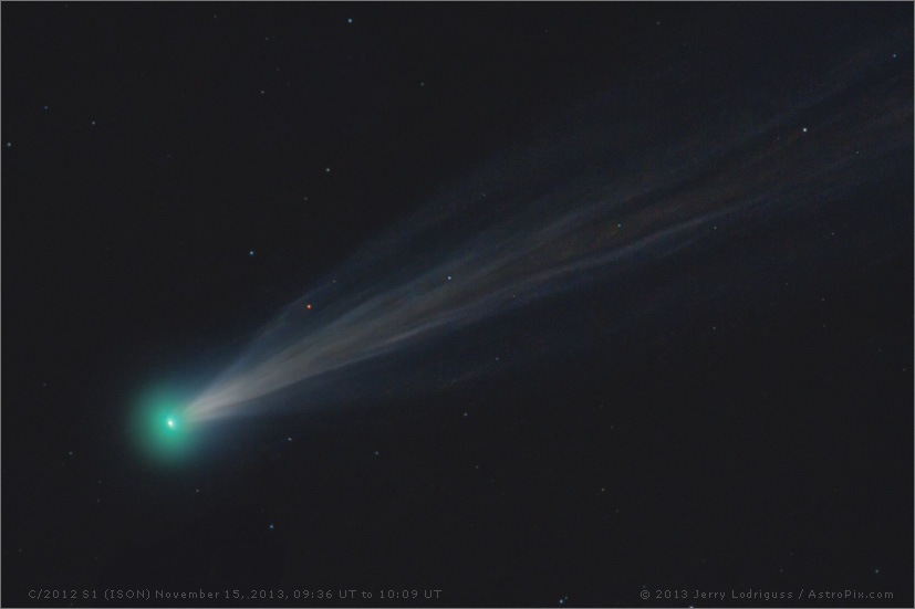 C/2012 S1 (ISON) le 15 novembre entre 10:36 et 11:09 heure de Paris. On distingue parfaitement les nombreux courants de gaz et de poussière qui dérivent dans son sillage