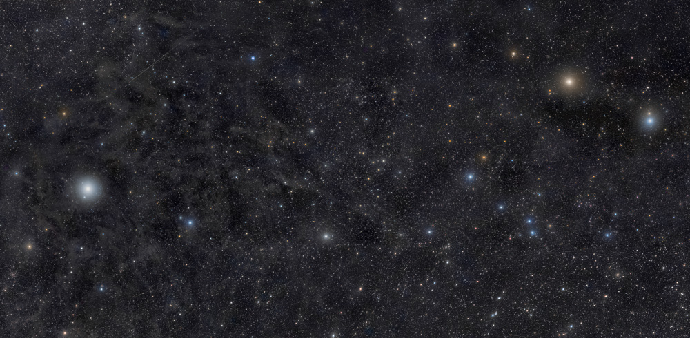 Sur cette image de la Petite Ourse, Pherkad est l\'étoile bleue visible à l\'extrême droite de l\'image