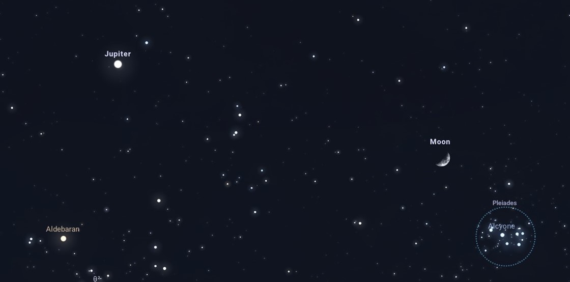 La Lune se glisse entre les Pléiades et Jupiter