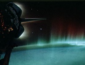 L’équipage de la navette spatiale Discovery prit cette image d’aurores australes depuis l’orbite terrestre en 1991
