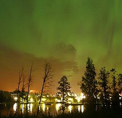 Brillantes aurores finlandaises capturées le 7 septembre 2002