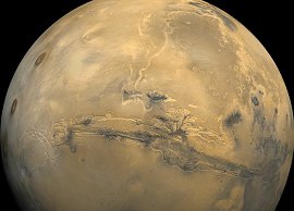 La planète Mars. Les premiers Hommes qui s’envoleront pour cette destination passeront plus de temps dans l’espace que quiconque auparavant
