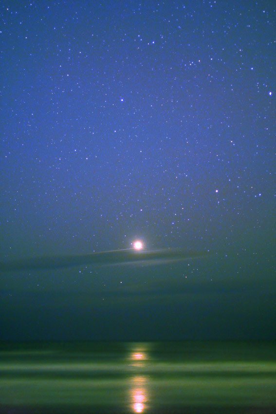 Sho Endo est l’auteur de cette image de Vénus au-dessus des flots du Pacifique vue depuis la côte Japonaise avant le lever du Soleil, le 11 janvier 2003.