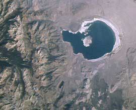 Le lac Mono vu depuis l’orbite terrestre