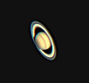 Le 13 septembre dernier, l\'astronome amateur Ron Wayman a réalisé cette image de Saturne à l\'aide d\'un simple appareil photo numérique au foyer d\'un télescope de 203 mm de diamètre