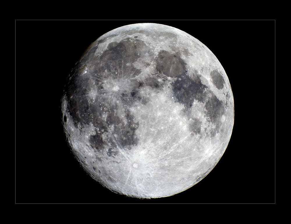 La Lune photographiée par P-M Heden de Vallentuna, en Suède