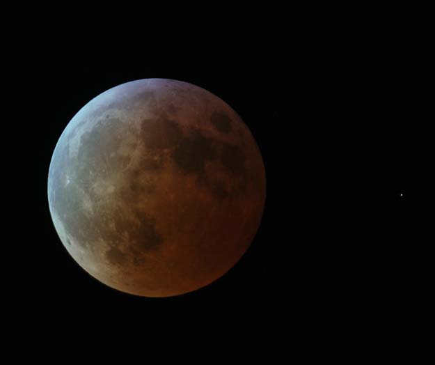 L\'éclipse de Lune du 3 mars 2007 photographiée depuis la ville allemande de Trèves