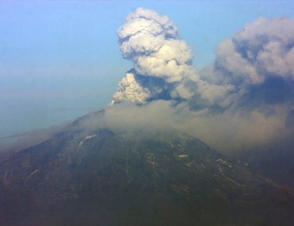 Le Mont Redoubt est entré en éruption au moins 19 fois depuis le 22 mars dernier