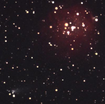 le 7 septembre 2001, LINEAR WM1 a croisé la nébuleuse NGC1624 dans Persée. Son allongement est dû au  déplacement de la comète au cours des poses.