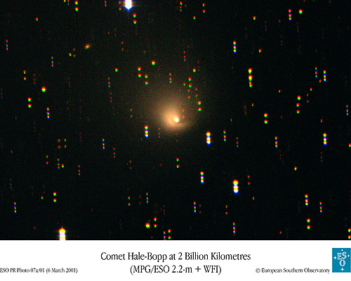 À deux milliards de kilomètres du Soleil, Hale-Bopp s’enfonce dans la nuit glaciale