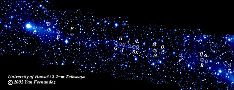 La comète 57P/du Toit-Neujmin-Delporte est la 3ème comète fragmentée a avoir été observée par un grand télescope. Au total, 19 fragments accompagnent le noyau de l\'infortunée sur près de 30 minutes d\'arc.