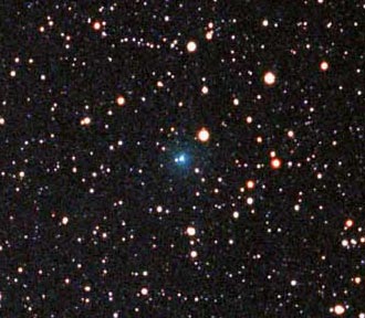La comète 2002 O4 Hoenig a été découverte le 22 juillet par Sebastian Hoenig, un jeune astronome amateur allemand de 24 ans. Cette comète, photographiée ici par Michael Jäger, devrait atteindre la magnitude 8,8 en septembre 2002.