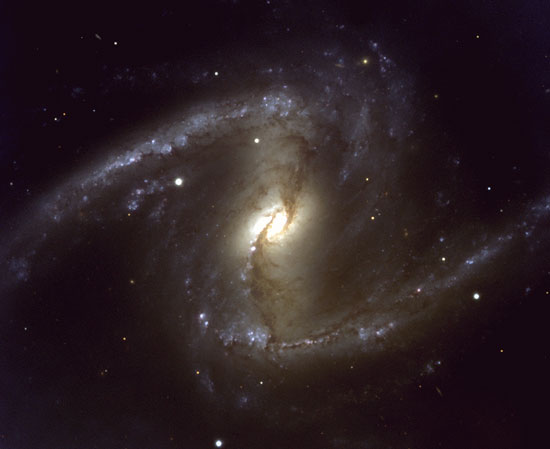 La galaxie spirale NGC1365 dans la constellation du Fourneau, vue par le Very Large Telescope