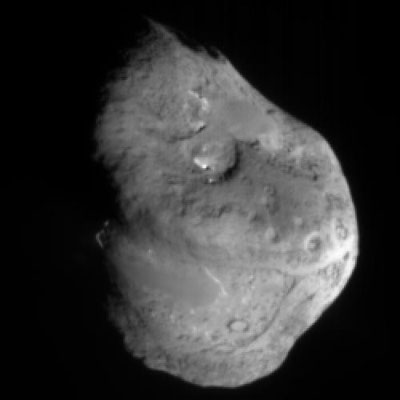 Le noyau de la comète Tempel 1 cinq minutes avant l\'impact.