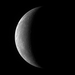 Croissant de Mercure, pris par la sonde Messenger à l\'approche le 13 janvier 2007