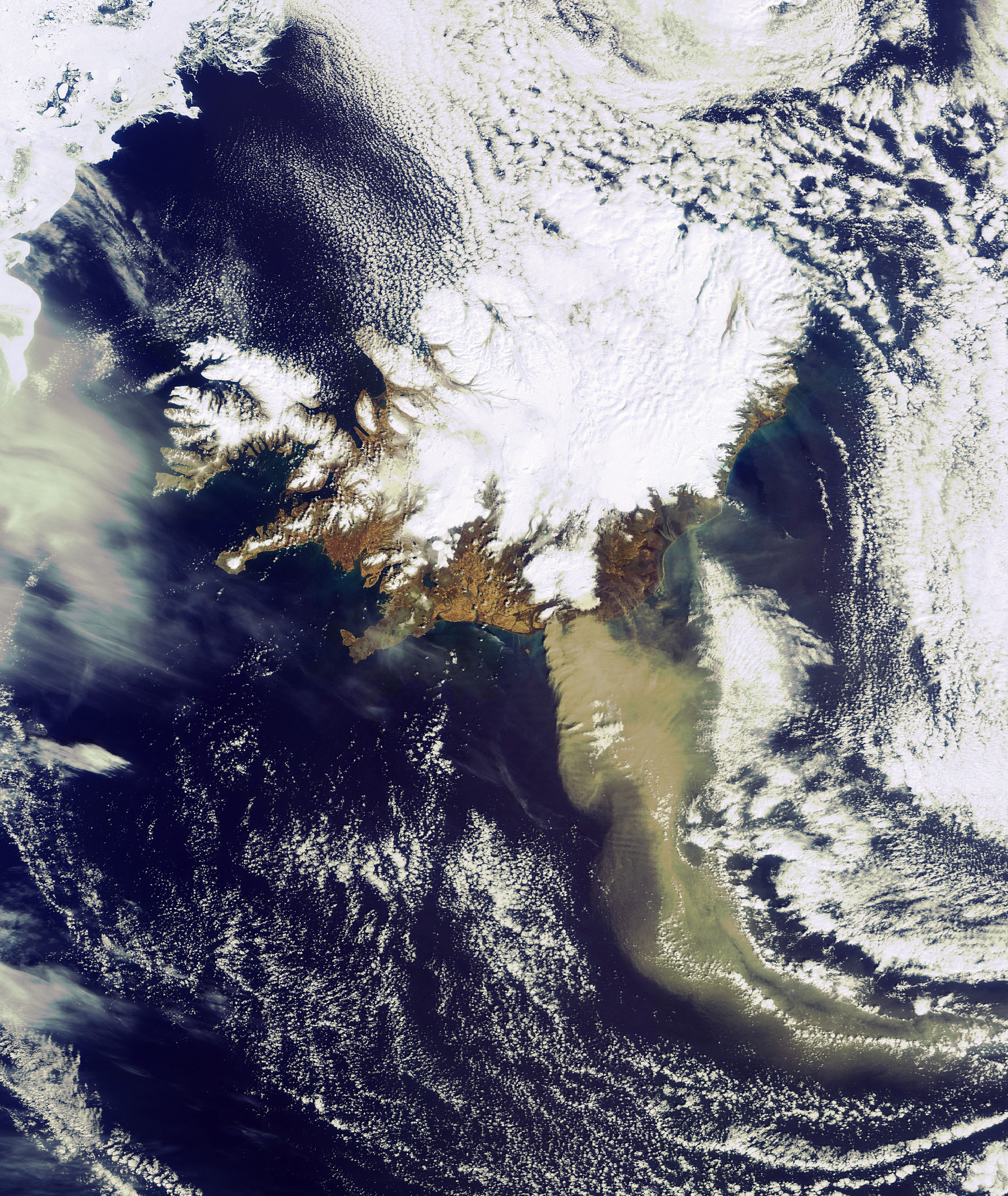 Nouvelle image satellite du panache de cendres du volcan islandais
