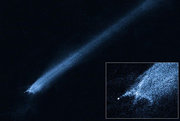 P/2010 A2 vu par Hubble. La structure en X du nuage de débris est frappante. P/2010 A2 vu par Hubble. La structure en X du nuage de débris est frappante.