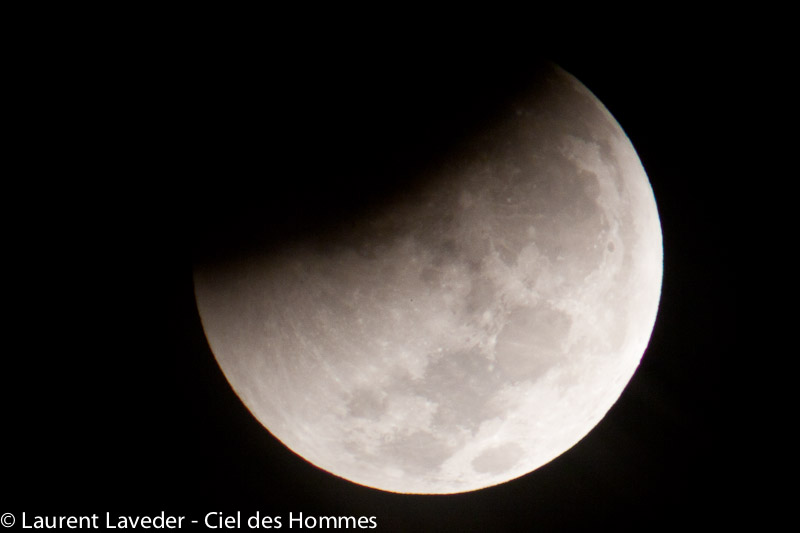 Une des dernières images de l\'entrée dans l\'ombre lors de l\'éclipse du 21 décembre 2010