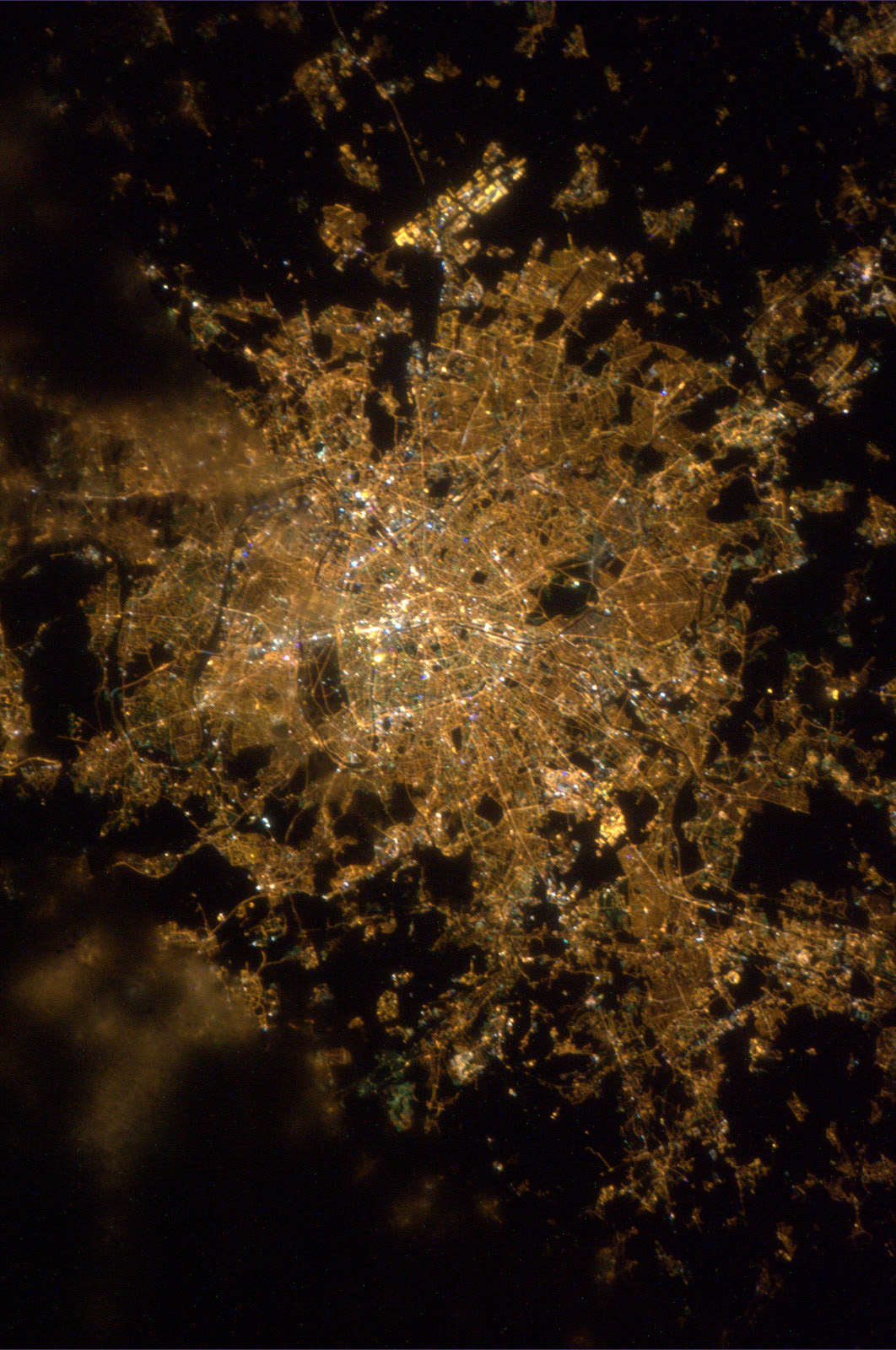Paris vue depuis l\'ISS le 23 février peu avant 20 heures