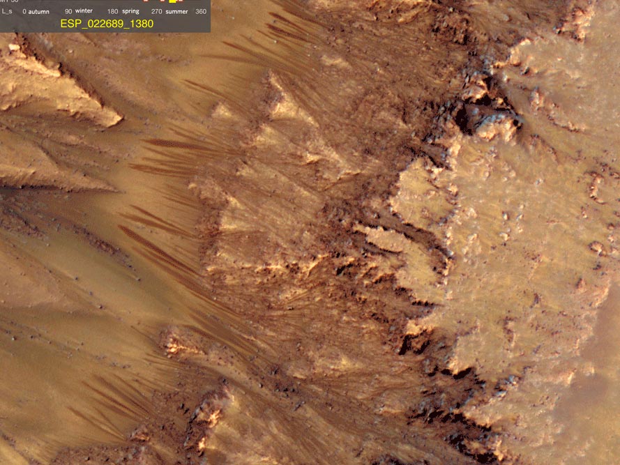 Traces d\'écoulement dans le cratère Newton au sud de Mars. De l\'eau salée s\'écoule-t-elle régulièrement à la surface de la planète rouge ?