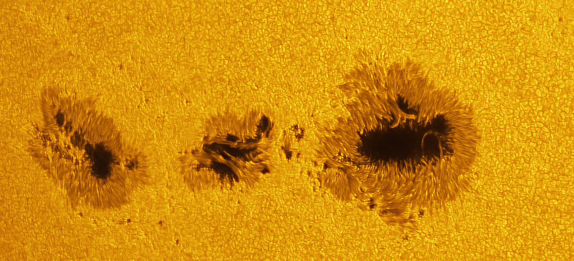 L\'incroyable groupe de taches solaires AR1302 vu le 25 septembre dans un télescope de 250 mm de diamètre