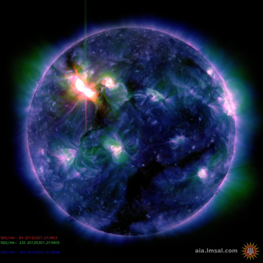 L\'éruption de classe X5 de ce matin vue dans l\'ultraviolet par le satellite SDO