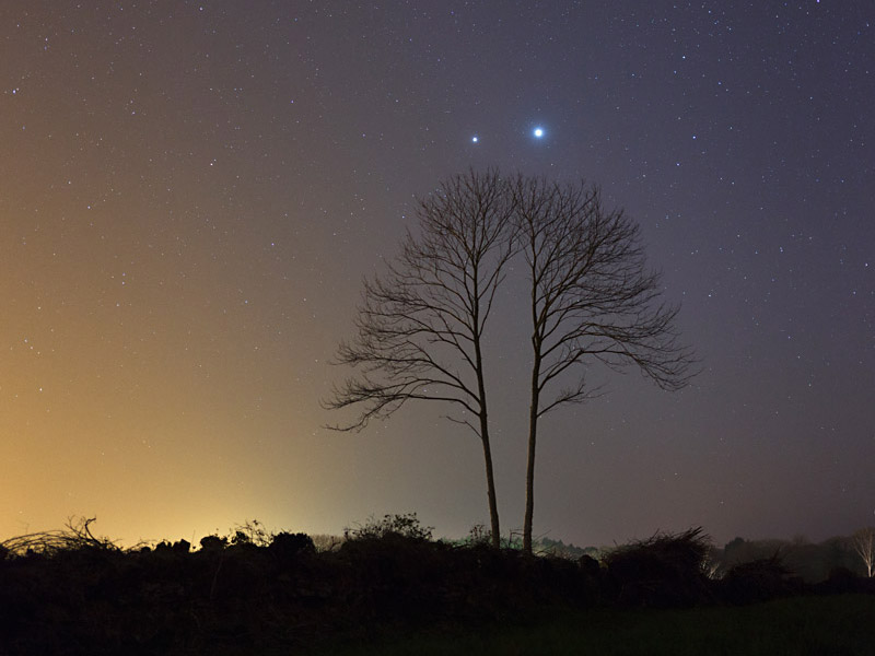 Jupiter et Vénus immortalisées de façon très inspirée par Laurent Laveder le 12 mars au soir dans le ciel de Bretagne.